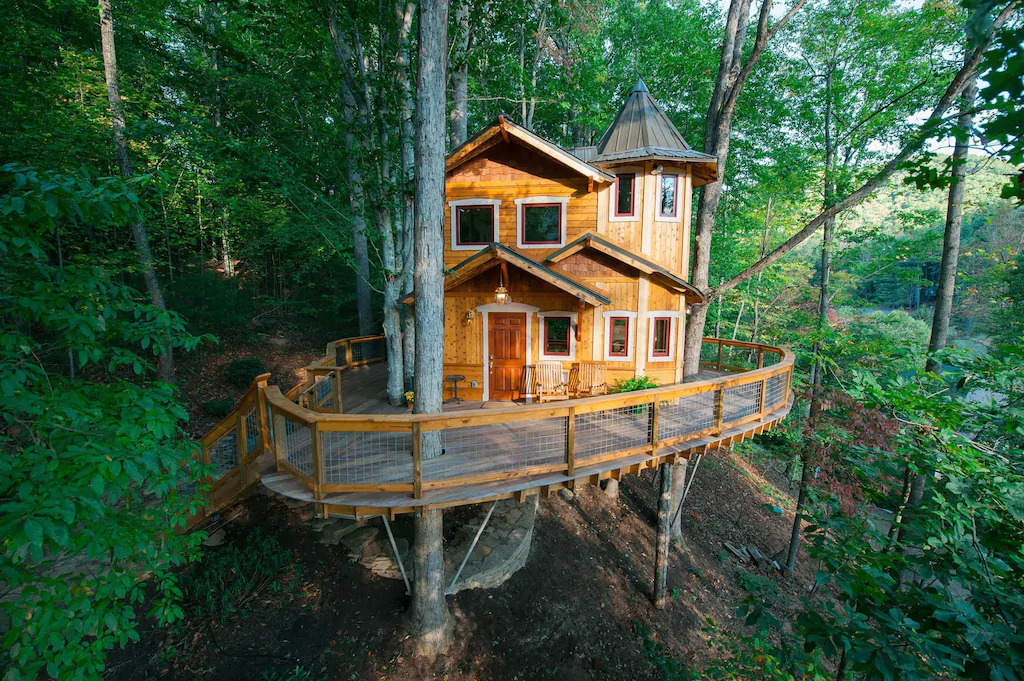 America Smallest Castle Treehouse